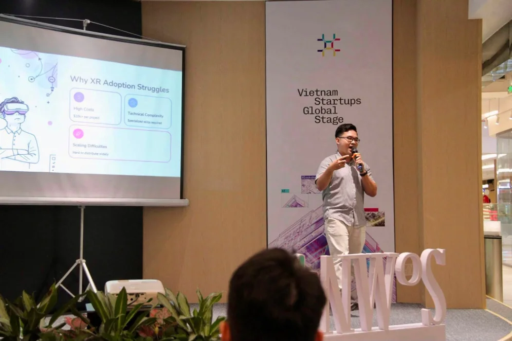 Đạt Monde đang trình bày về ứng dụng XR tại Next Wave of Startups