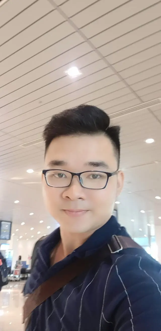 Đạt chụp selfie ở sân bay Cát Bi, Hải Phòng, tháng 12 năm 2019