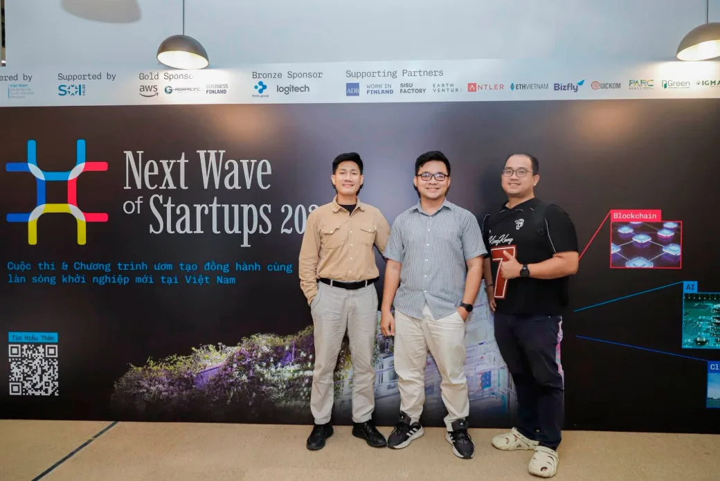 Đội RealiTech tại cuộc thi Next Wave of Startups 2025